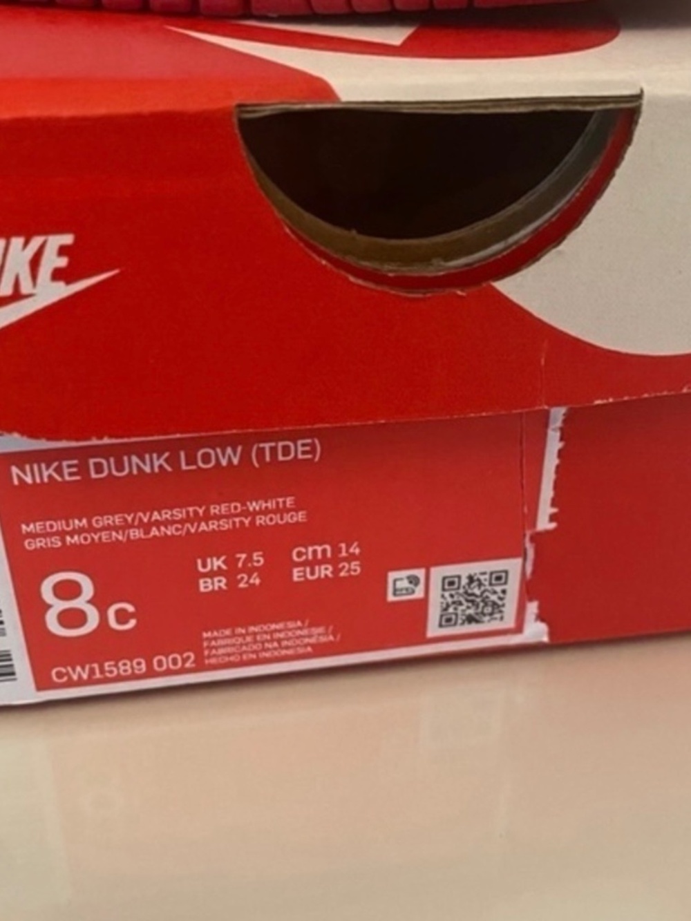NIB Nike Dunk Low UNLV 8C - Picture 4 of 4